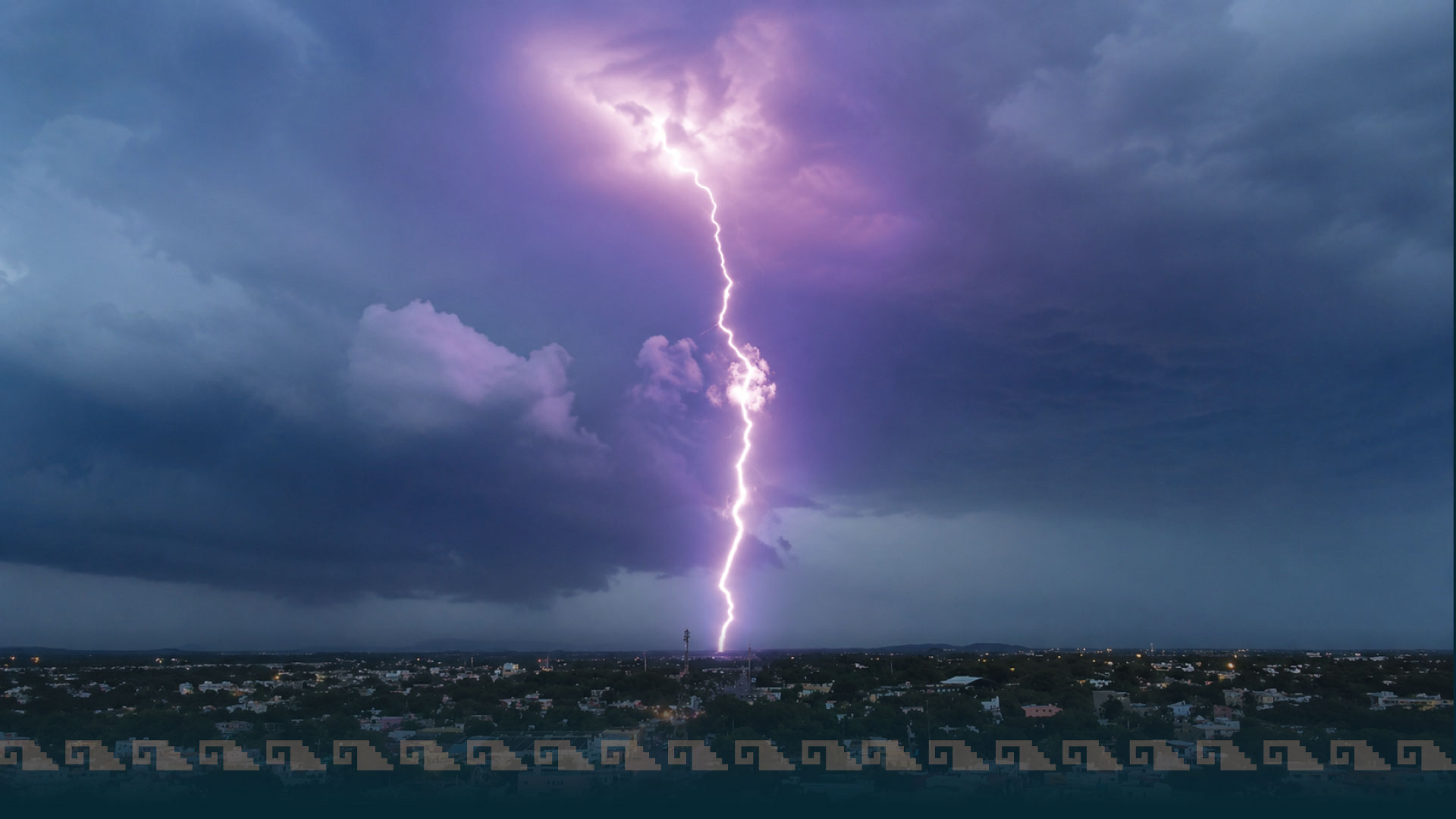 Rayo ilumina el cielo de Tampico y deja imágenes que sorprenden tras las tormentas